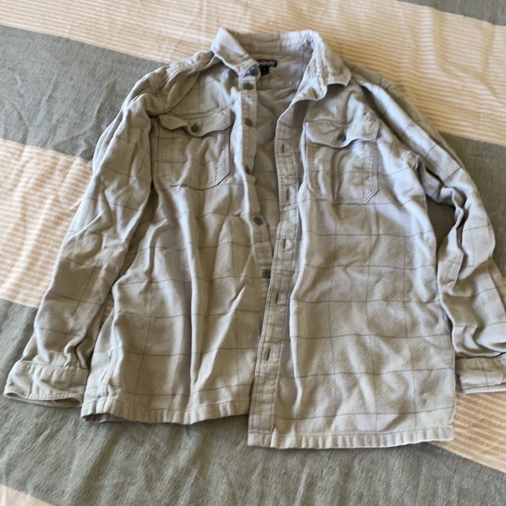 Patagonia men’s size large gray flannel